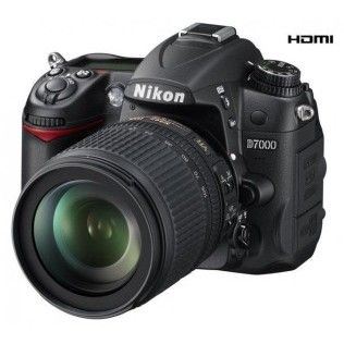 Nikon D7000 + 18-200mm